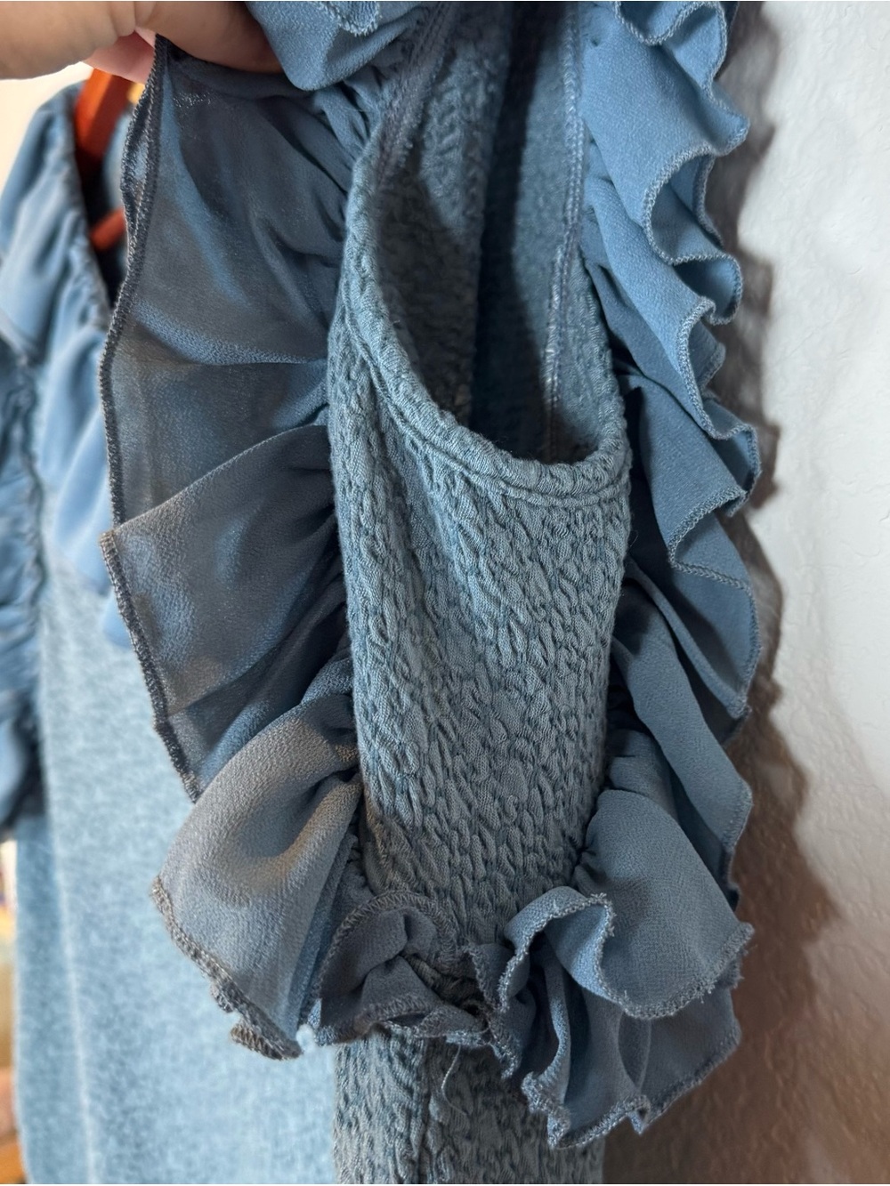 GiGio Women’s Dusty Blue Top Textured Knit Ruffle V-Neck Boutique Blouse Large - Picture 4 of 16